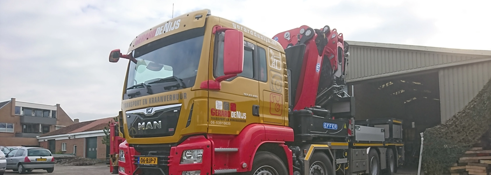 MAN - Vrachtwagen met zware autolaadkraan