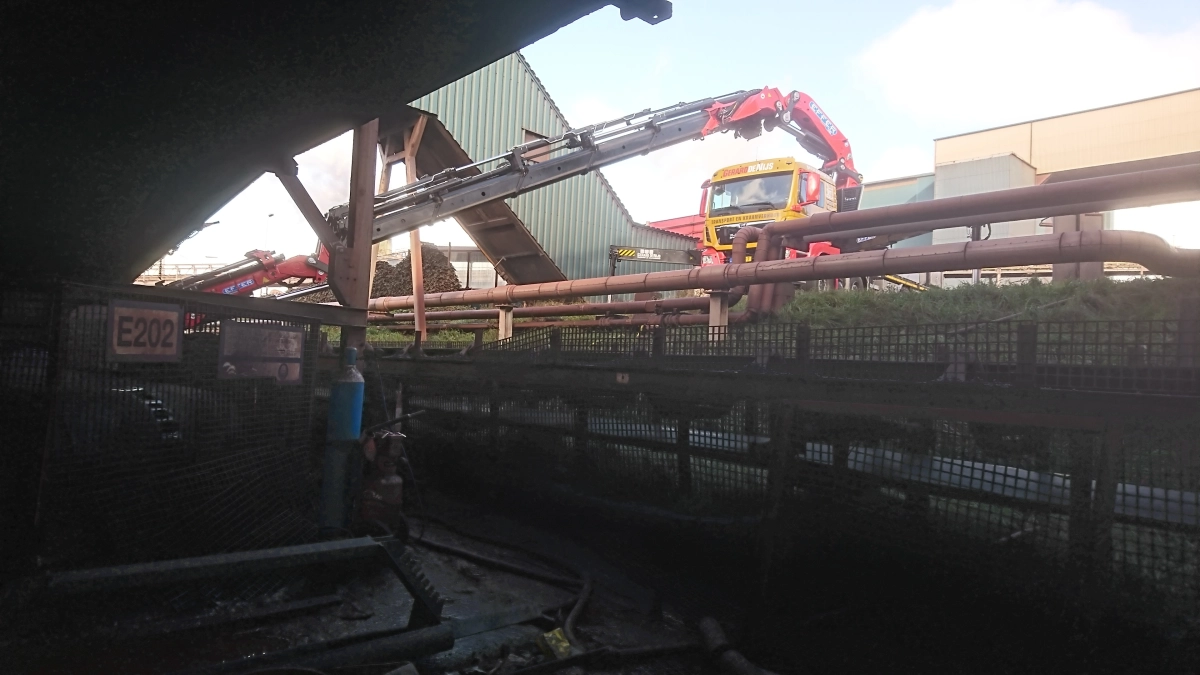 MAN - Vrachtwagen met zware autolaadkraan