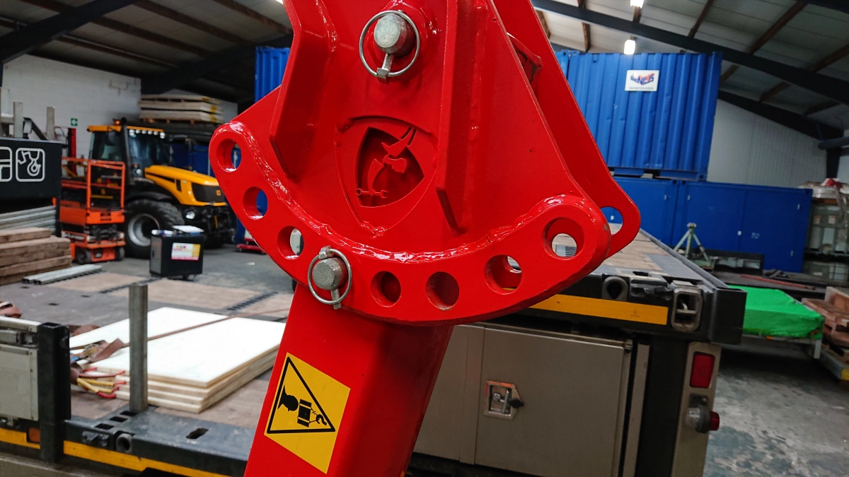 MAN - Vrachtwagen met zware autolaadkraan