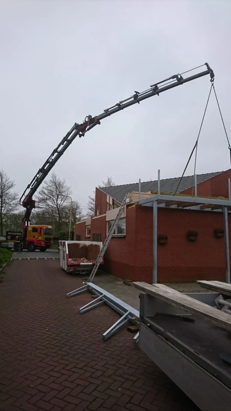 Boom uit tuin hijsen