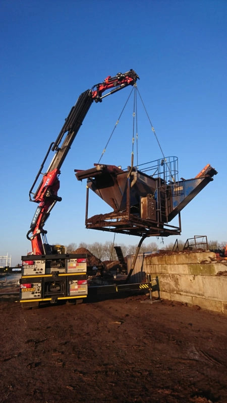 Boom uit tuin hijsen