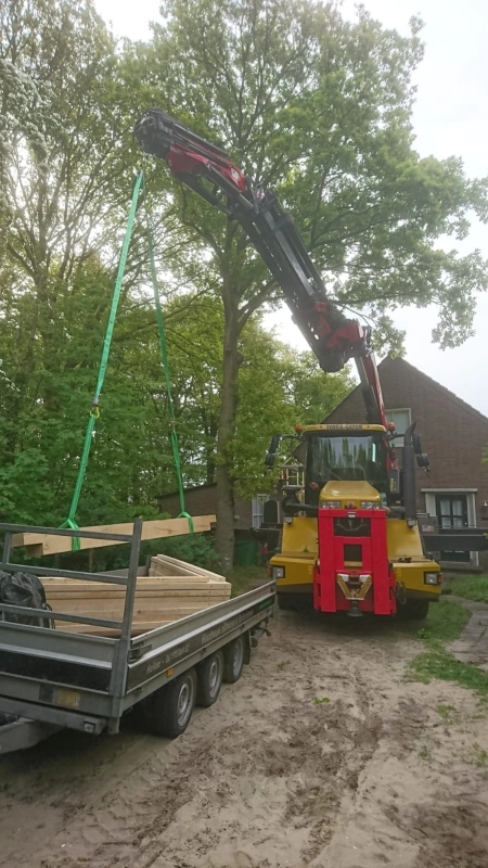 Boom uit tuin hijsen
