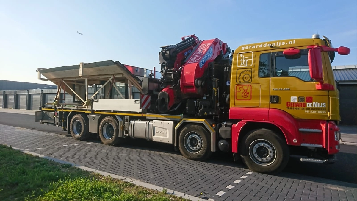 Boom uit tuin hijsen