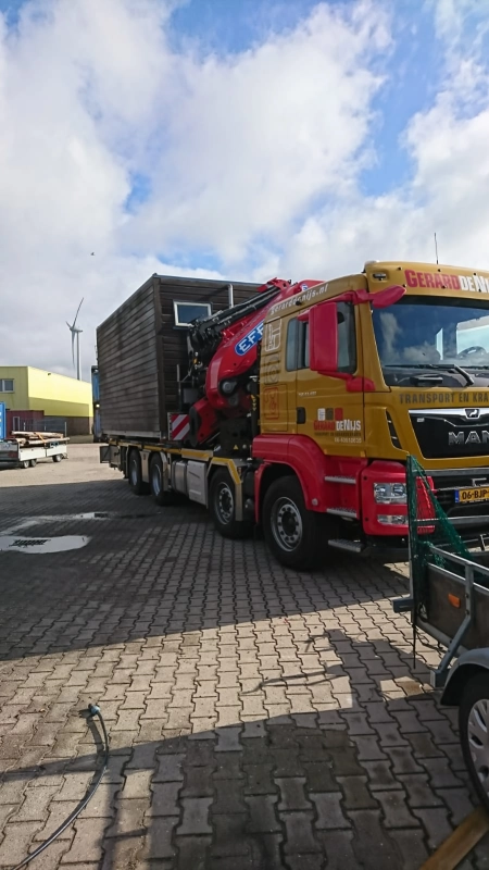 Boom uit tuin hijsen